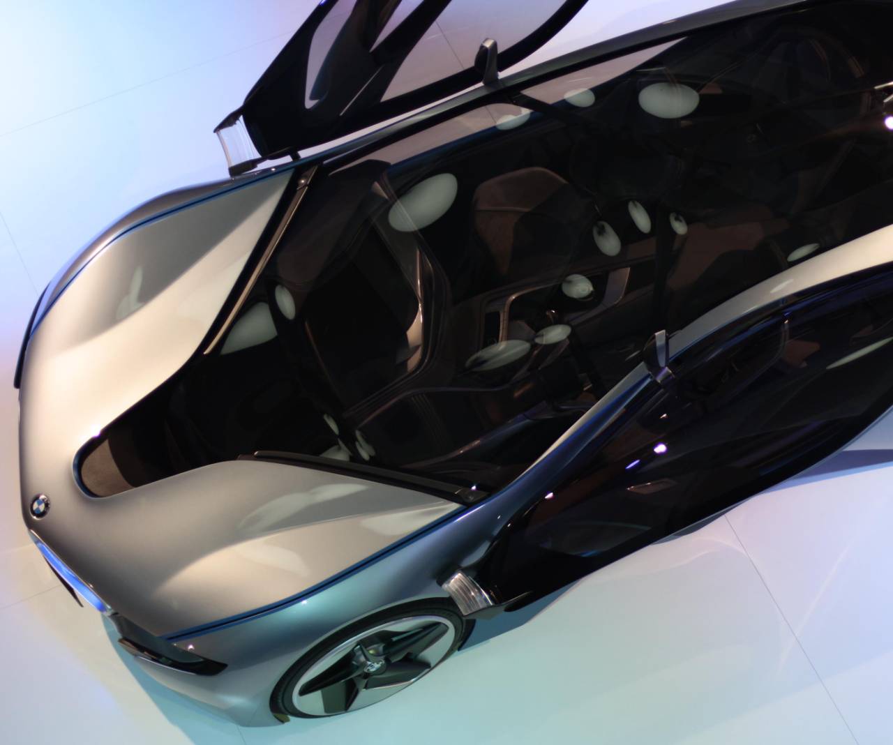 BMW i8 — photo 1