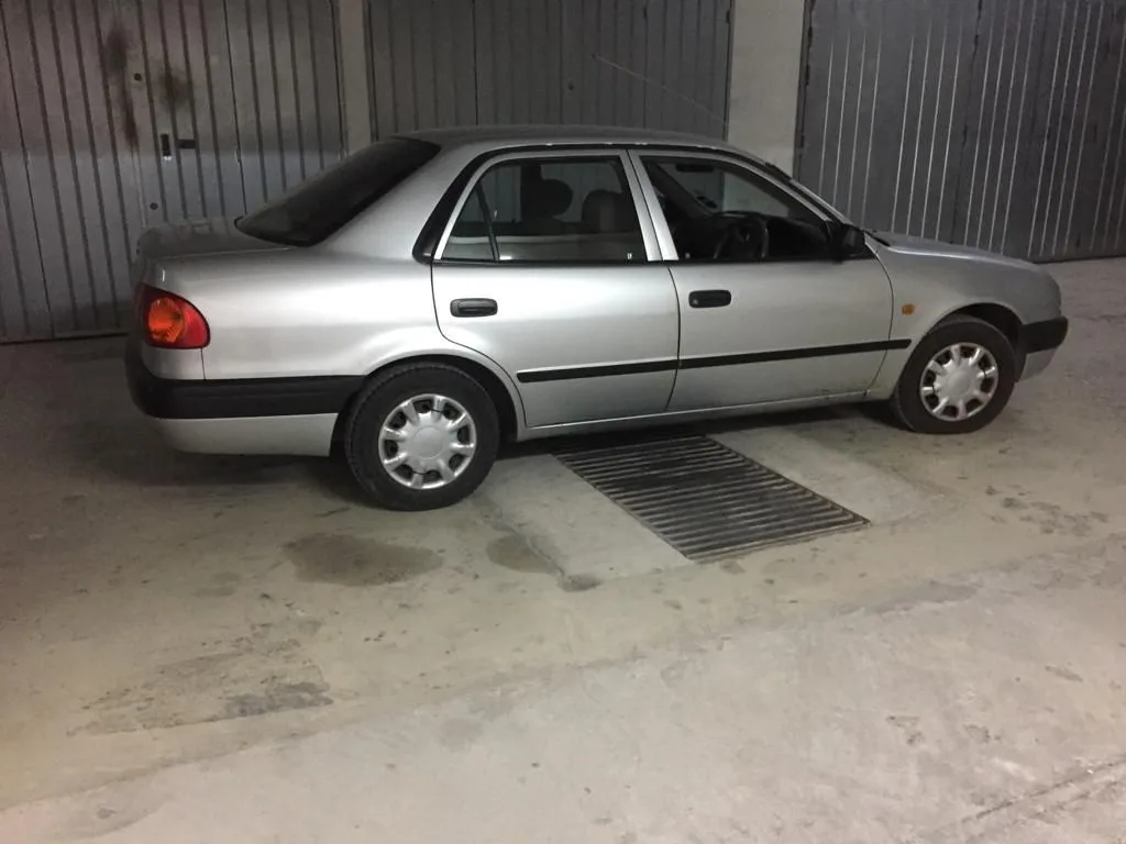 Toyota corolla — photo 2