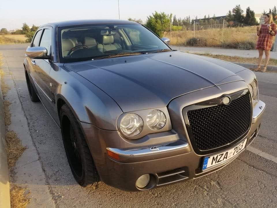 Chrysler 300c — photo 2