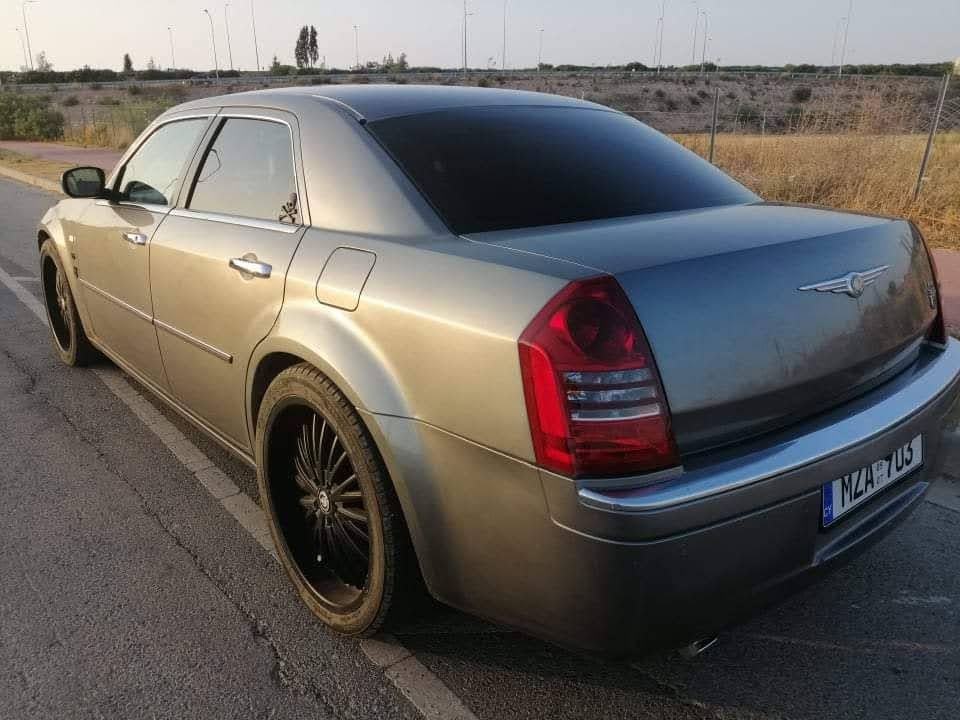 Chrysler 300c — photo 3