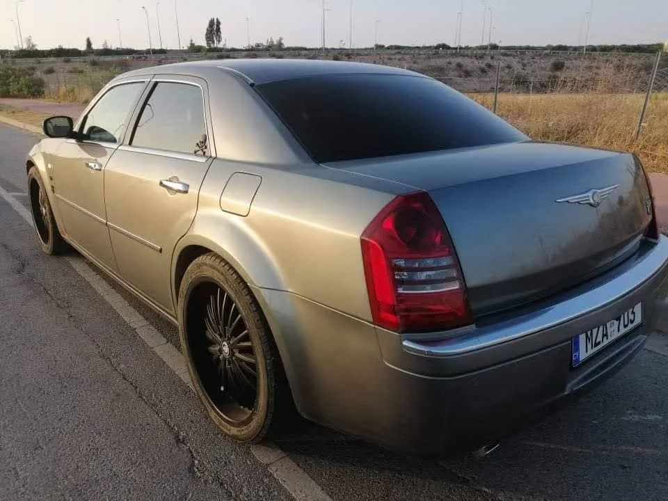 Chrysler 300c — photo 3