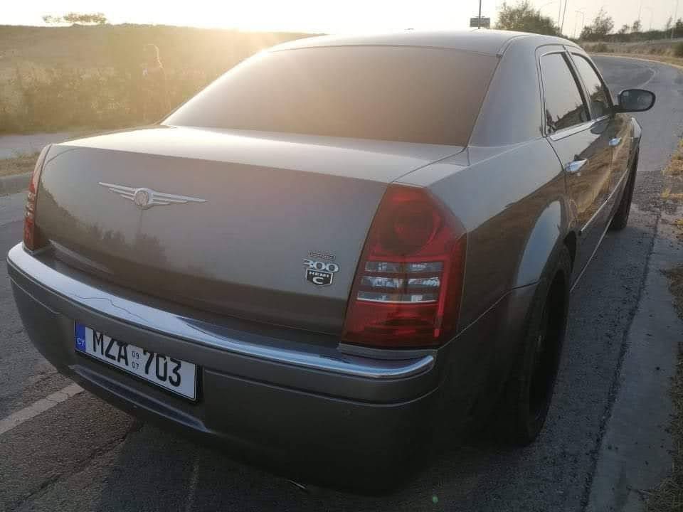 Chrysler 300c — photo 4