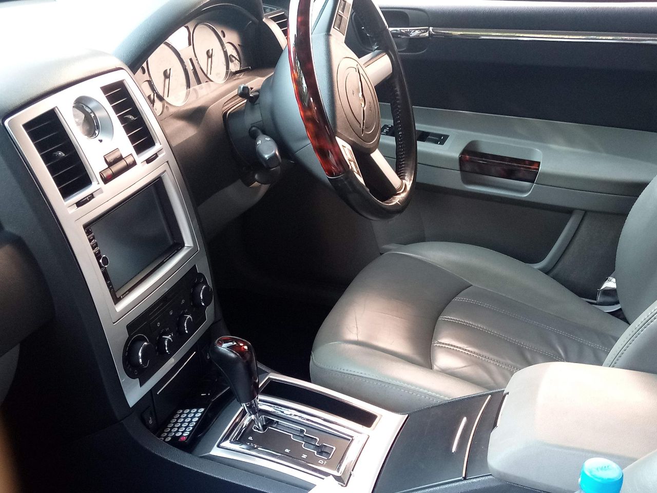 Chrysler 300c — photo 5