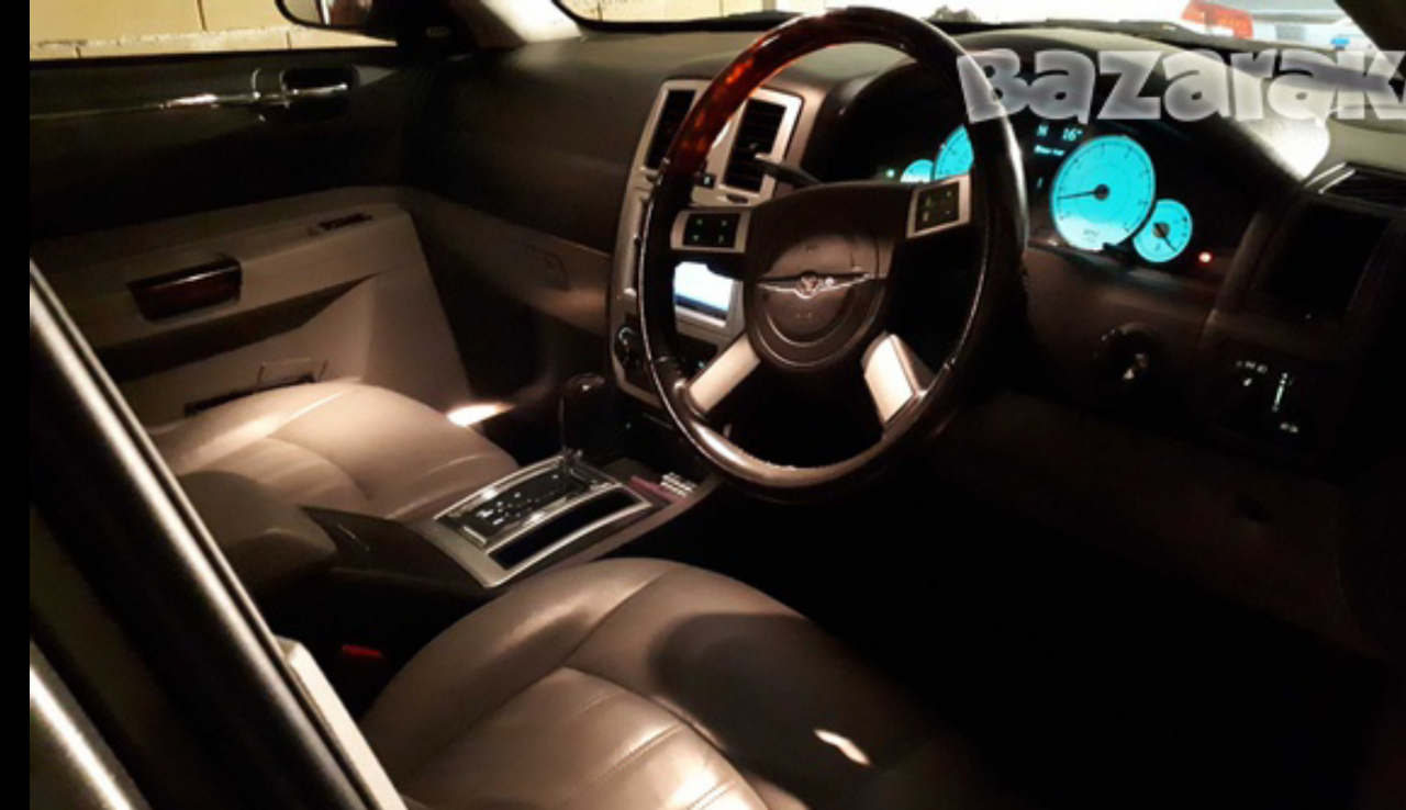 Chrysler 300c — photo 9