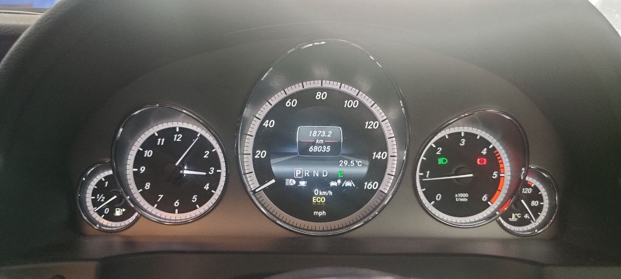 Mercedes Benz E250 — photo 2