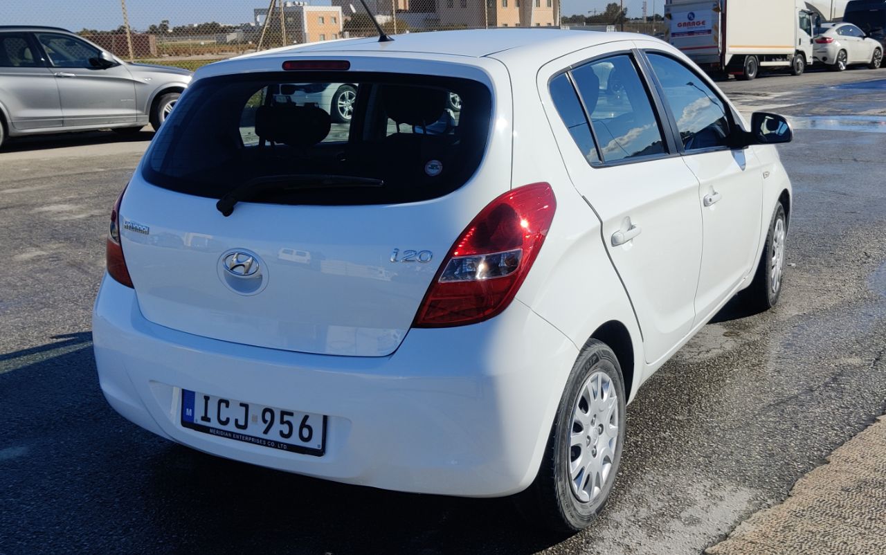Hyundai i20 1.2 Petrol — photo 2