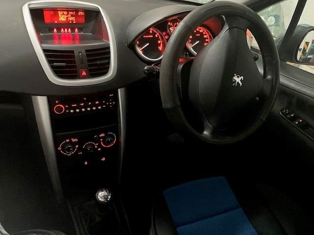 2011 PEUGEOT 207 - 1360cc petrol — photo 1