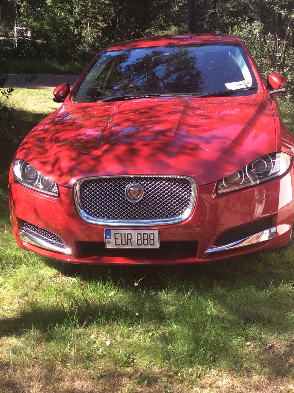 Jaguar XF 3L diesel Racing red — photo 2