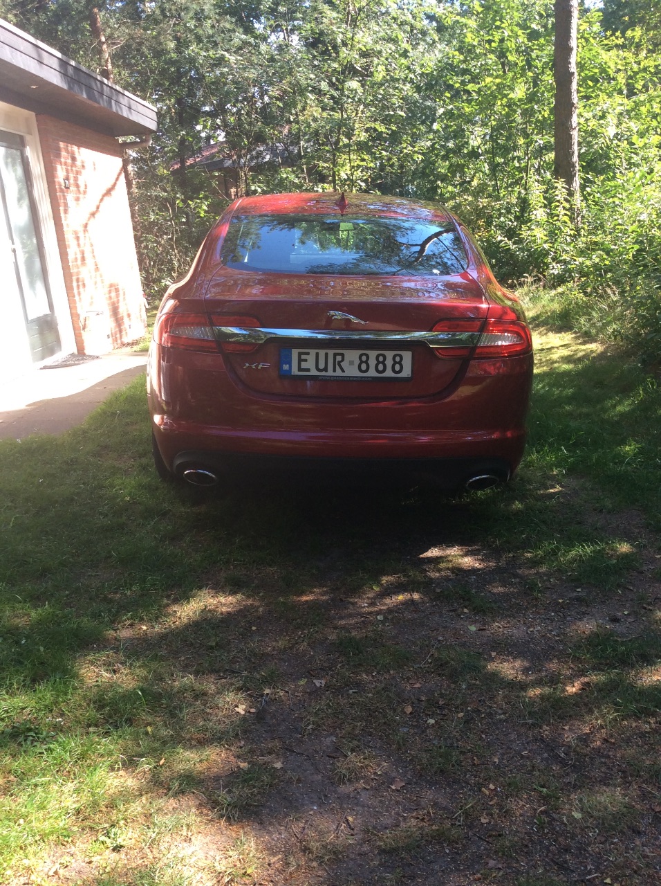 Jaguar XF 3L diesel Racing red — photo 5