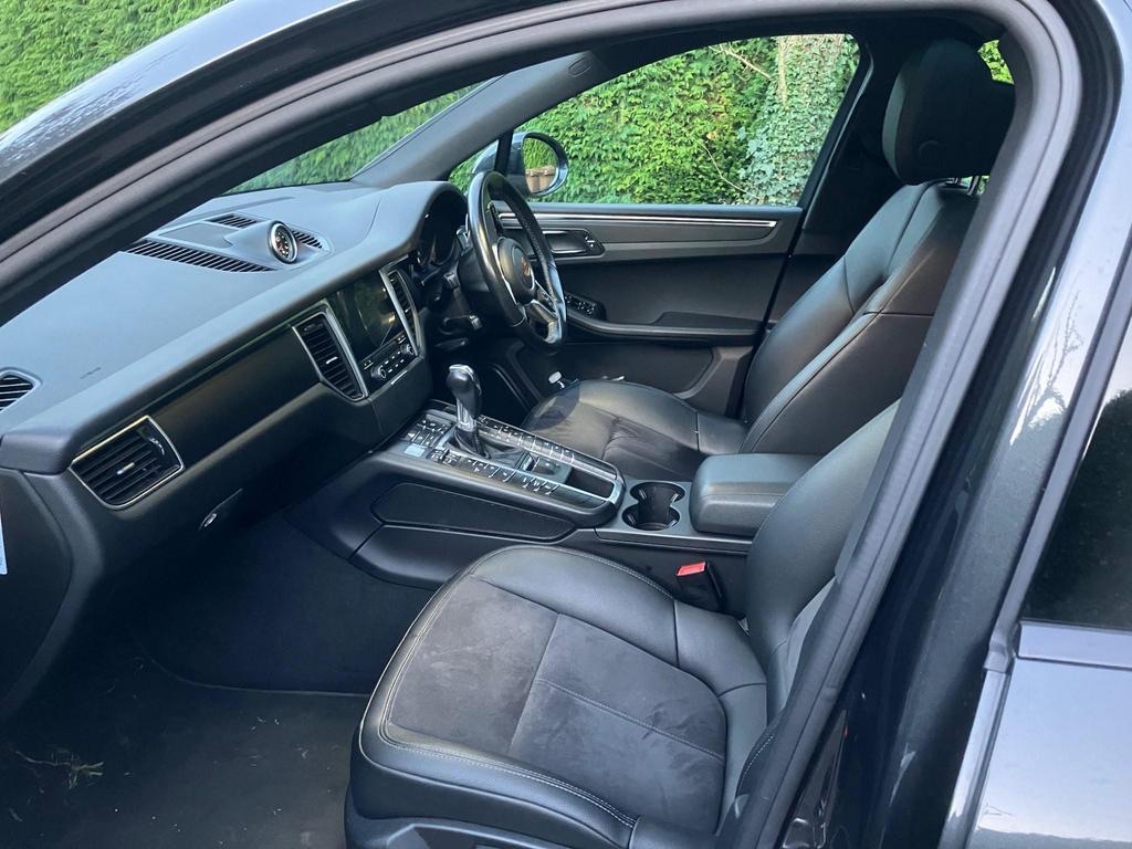 Porsche Macan — photo 8