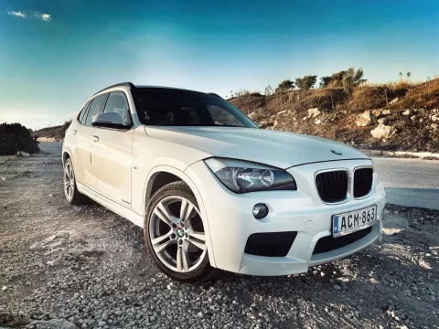 BMW X1 sDrive  Pearl White with Red Leather Interior
