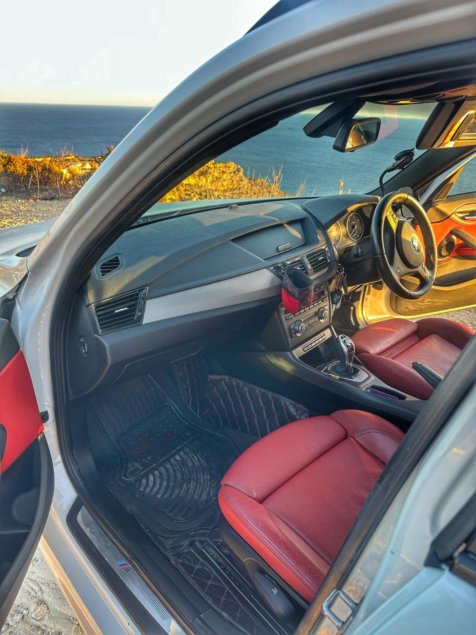 BMW X1 sDrive  Pearl White with Red Leather Interior — photo 5