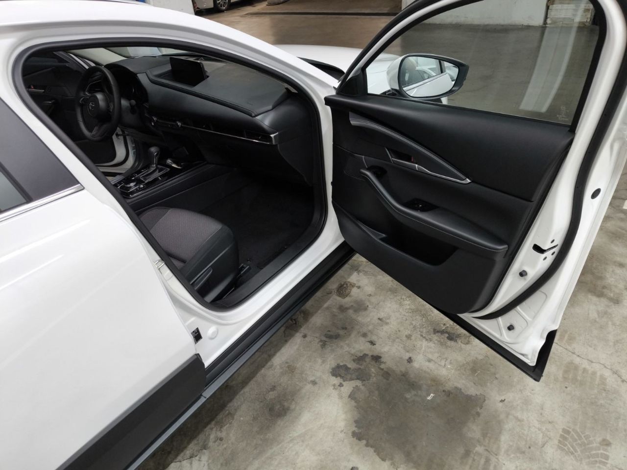 Mazda CX-30 — photo 17