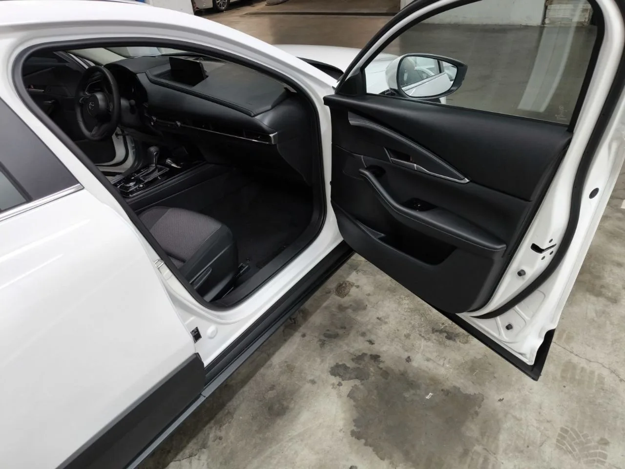 Mazda CX-30 — photo 17