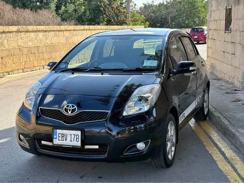 Toyota Vitz - Automatic