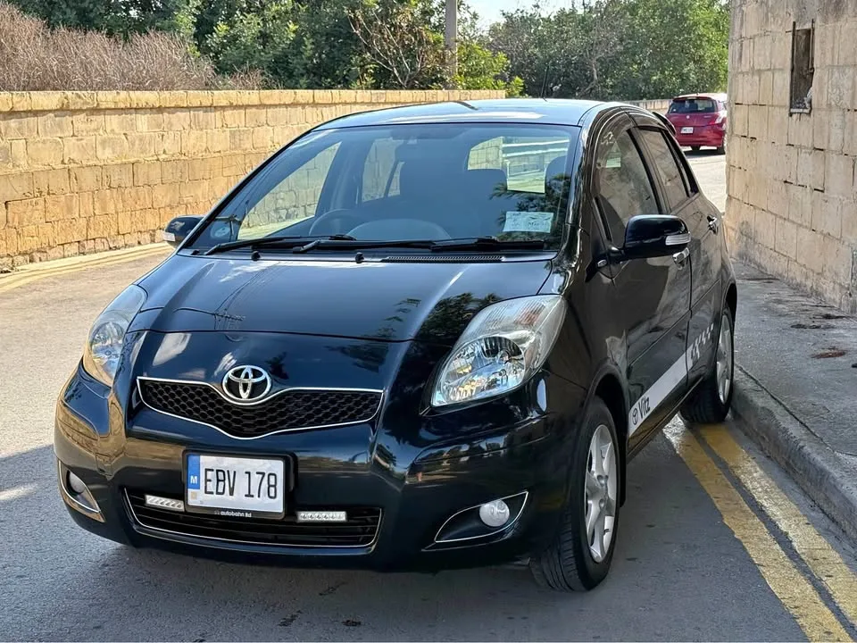 Toyota Vitz - Automatic — photo 1