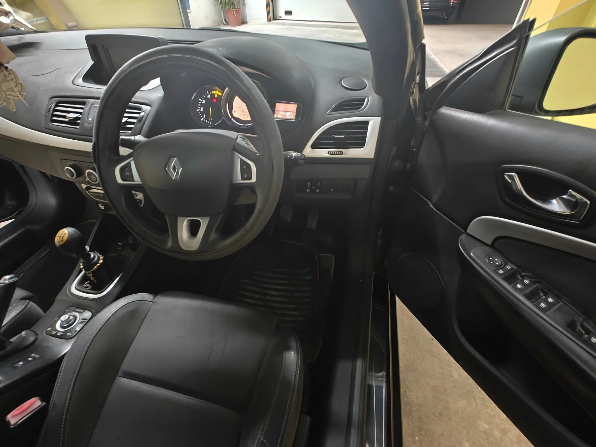 Renault Megane Dynamique 2.0dCi 2012 — photo 11