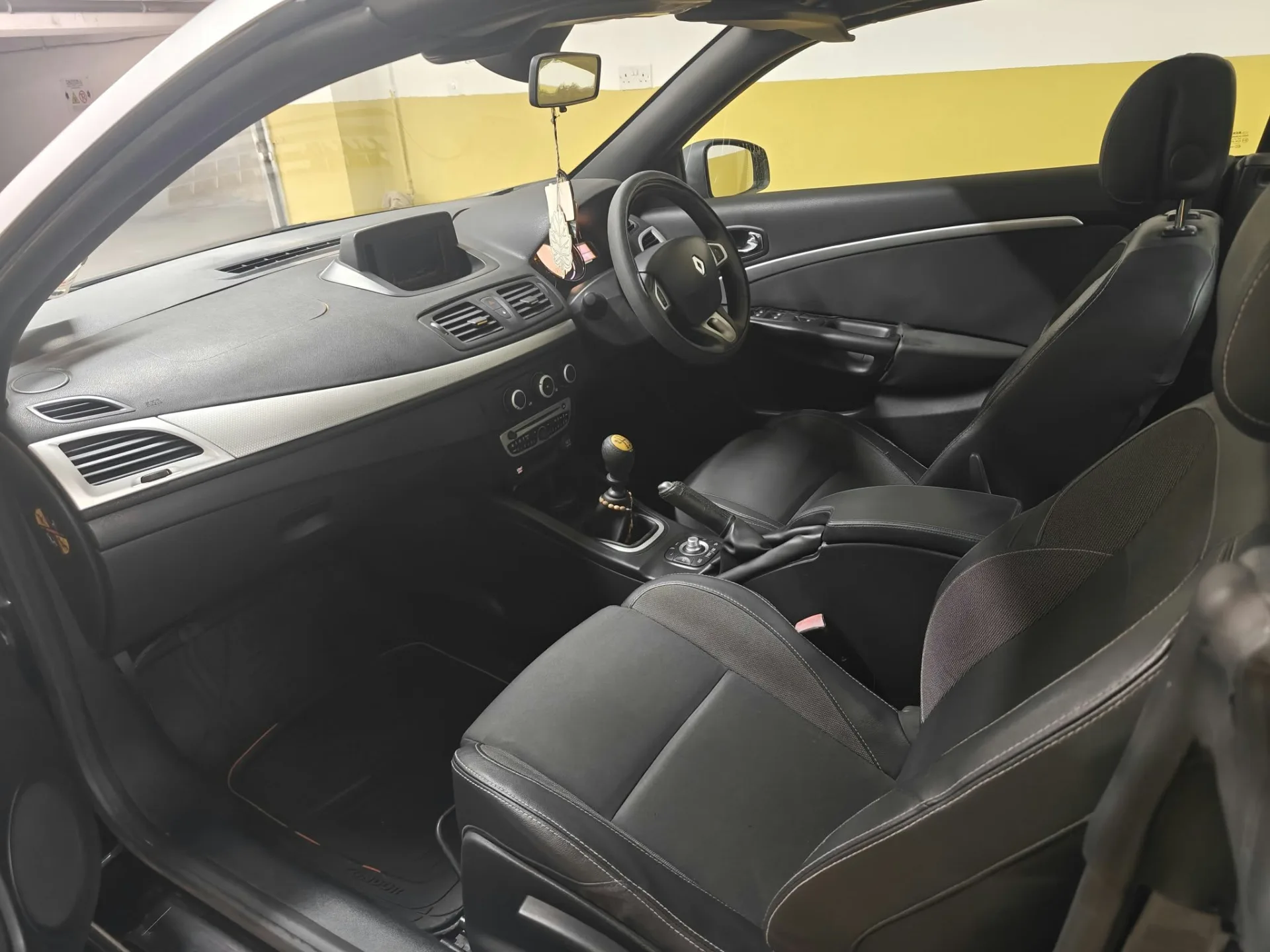 Renault Megane Dynamique 2.0dCi 2012 — photo 9