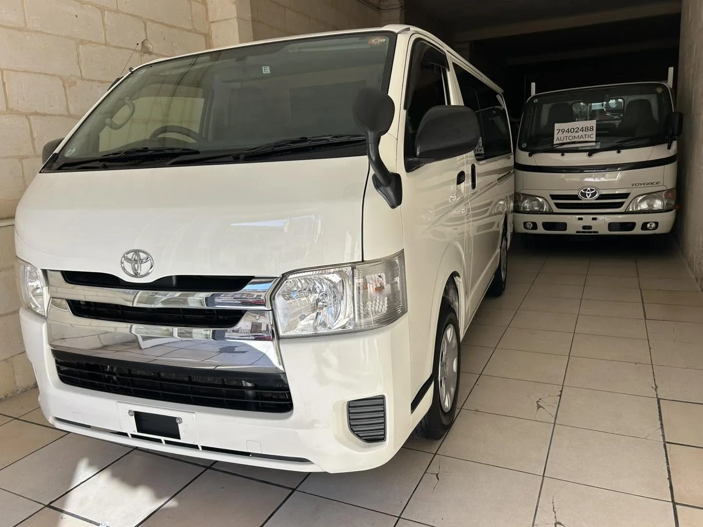 Toyota Hiace GL 2017 — photo 1
