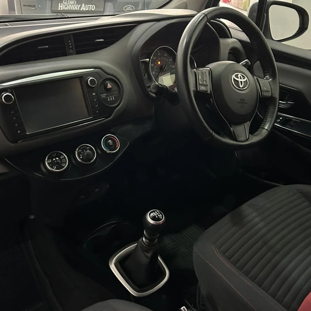 Toyota Yaris 2015 — photo 7