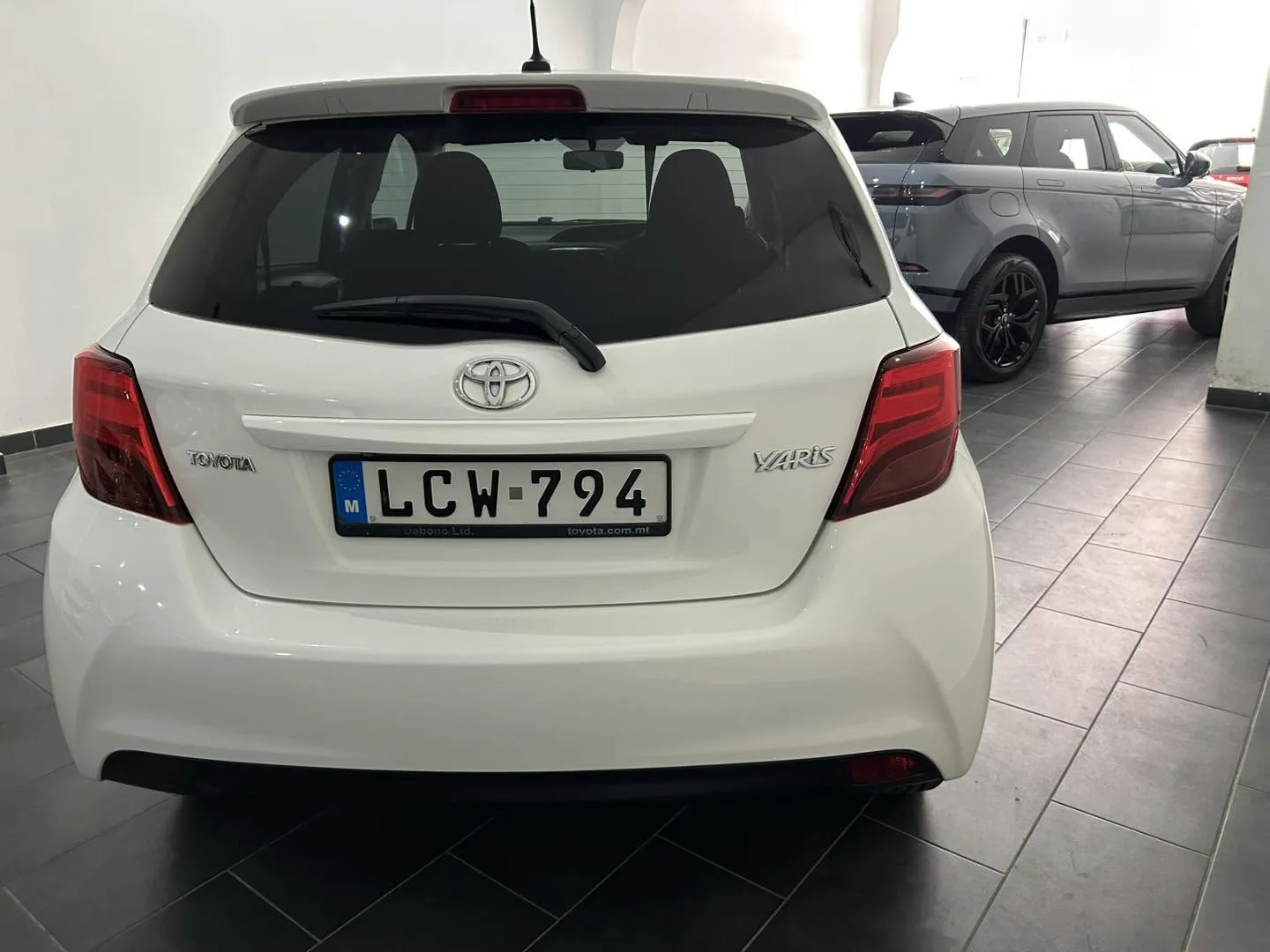 Toyota Yaris 2015 — photo 3