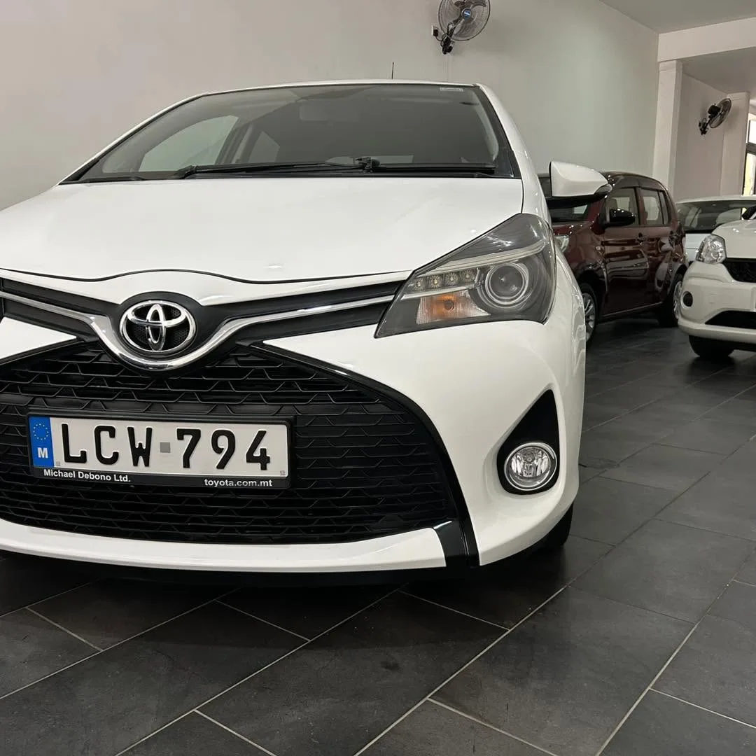 Toyota Yaris 2015 — photo 2