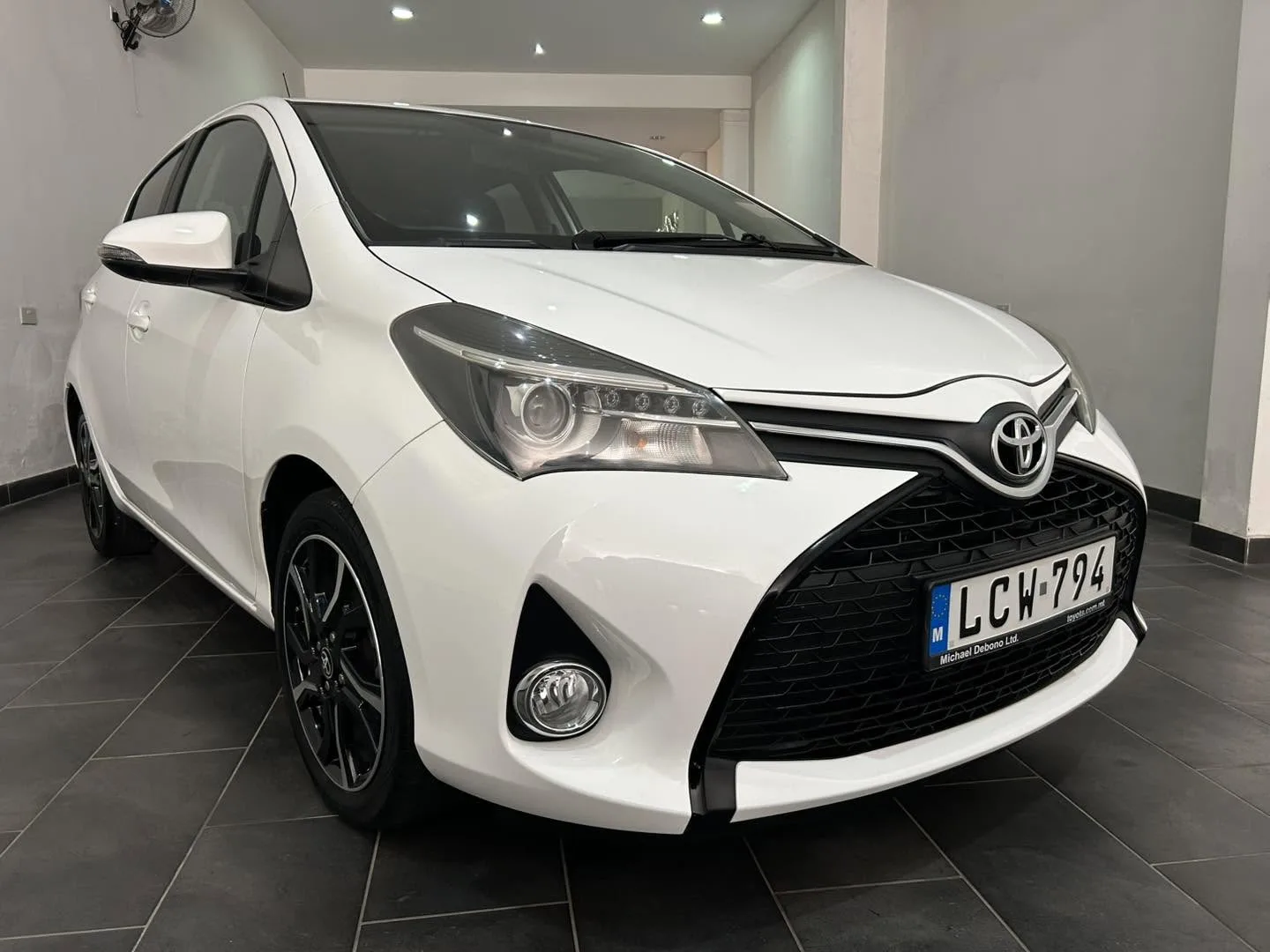 Toyota Yaris 2015 — photo 1
