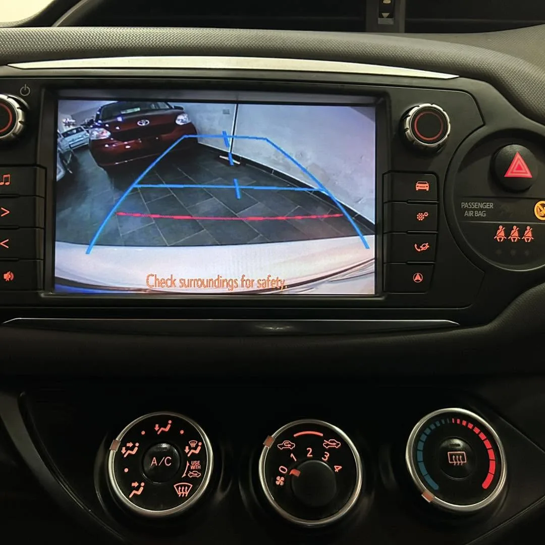 Toyota Yaris 2015 — photo 5