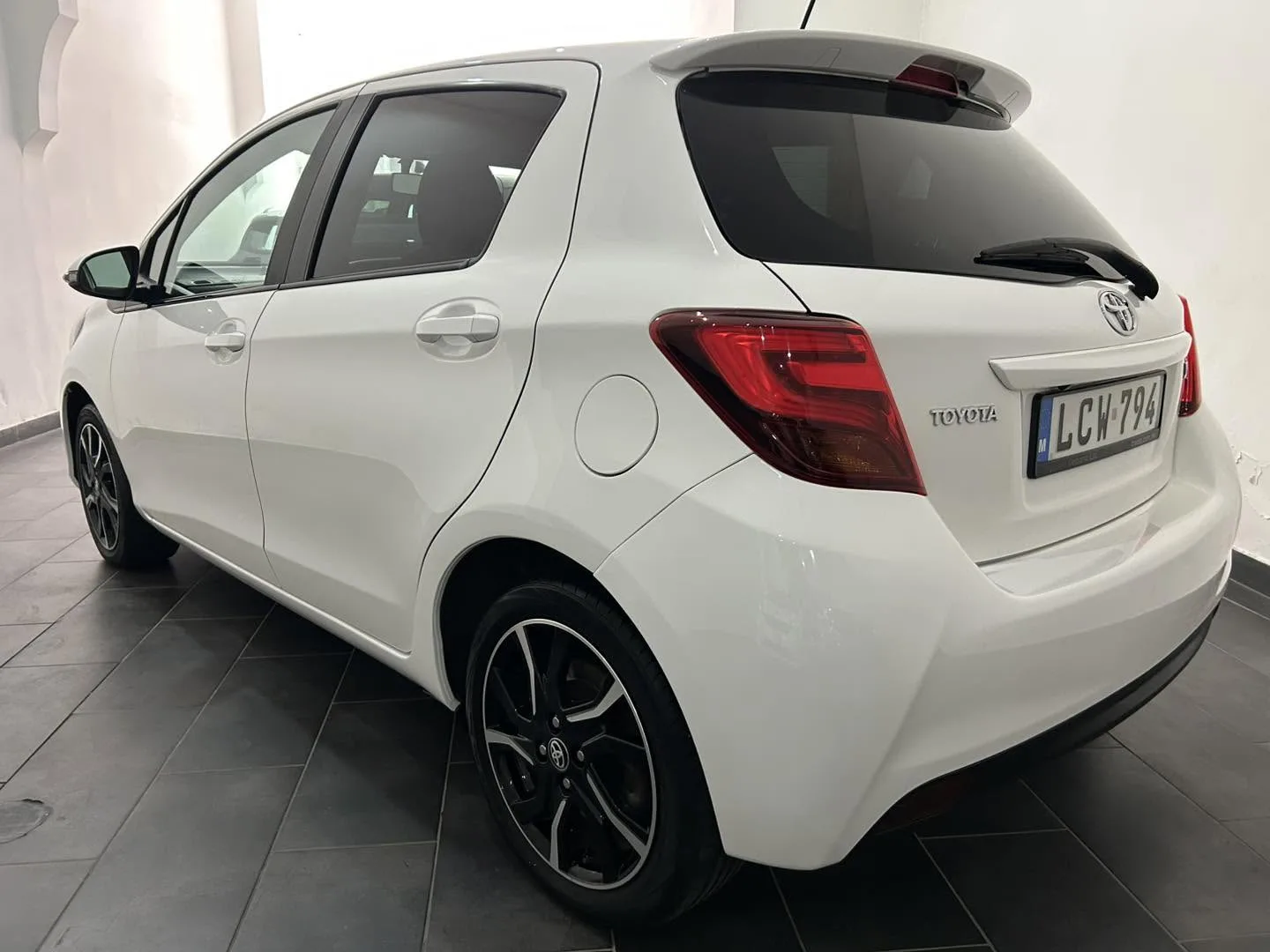 Toyota Yaris 2015 — photo 4